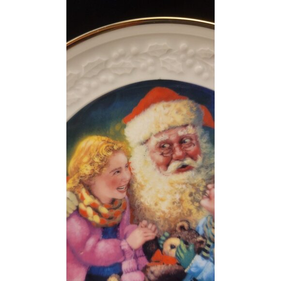 Antique Avon Porcelain Collector's Plate "Santa's Tender Moment" - Picture 2 of 12